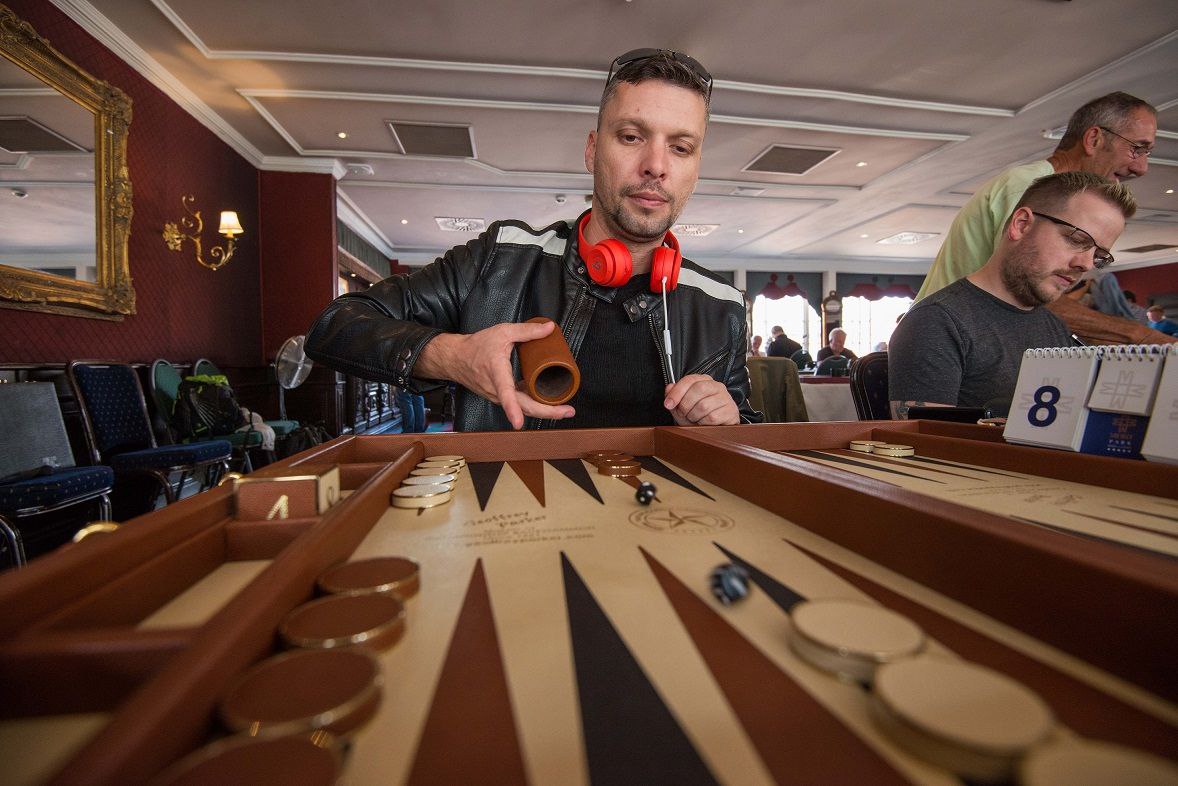 قوانین بازی تخته نرد ، آشنایی کامل با Backgammon